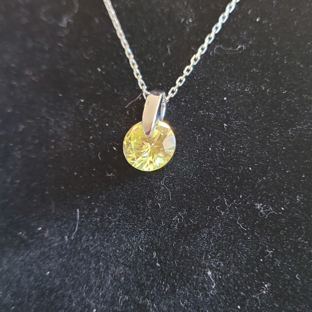 Sterling Silver Peridot Gemstone Pendant & Earrings - Picture 5 of 8